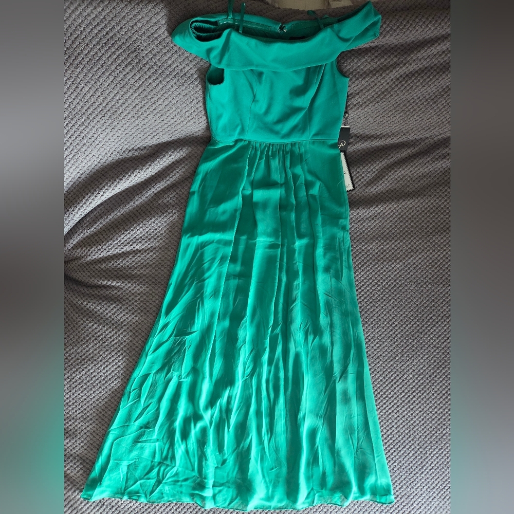 Adrianna Papell Green Pleated Off-Shoulder Gown. NWT. Sz 10 New With Tags